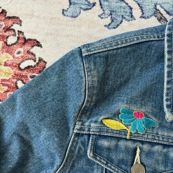 Y2K No Boundaries Embroidered Flower Classic Denim Jacket - Picture 3 of 6